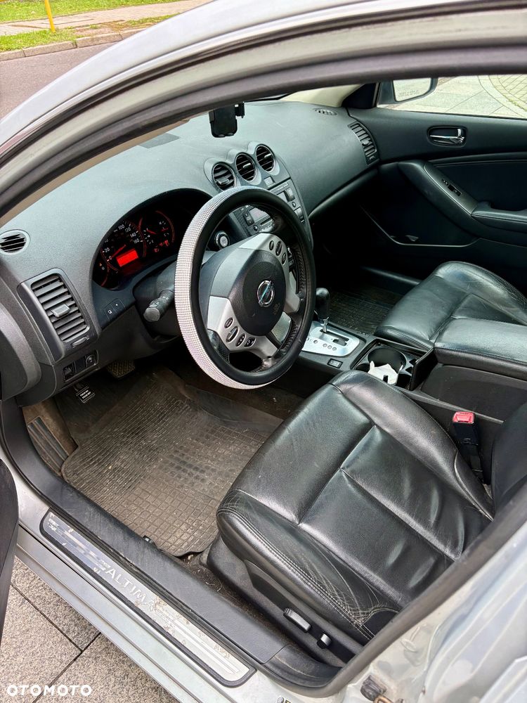 Nissan Altima - 11