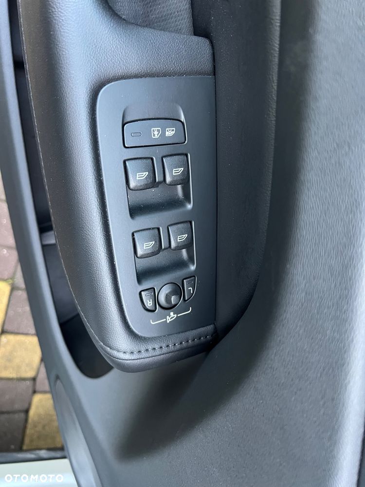 Volvo XC 60 B5 B Geartronic Momentum Pro - 24