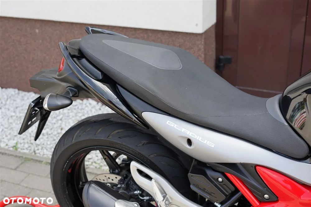 Suzuki Gladius - 5