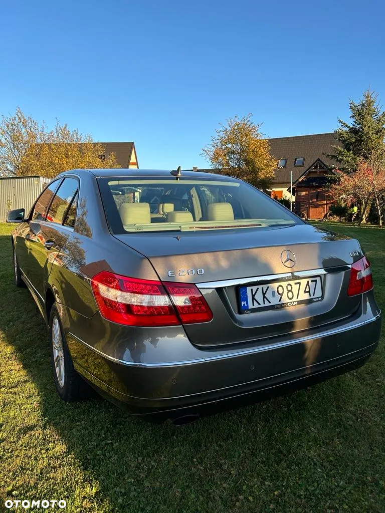 Mercedes-Benz Klasa E 200 T BlueEFFICIENCY 7G-TRONIC Elegance - 2