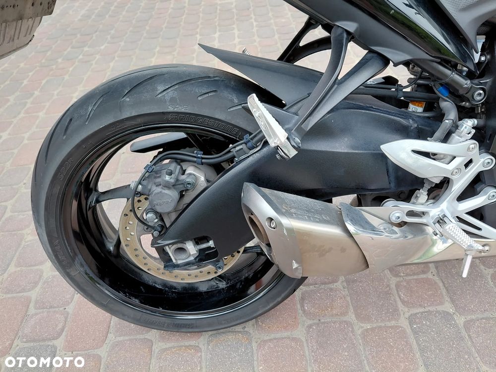 Suzuki GSX - 17