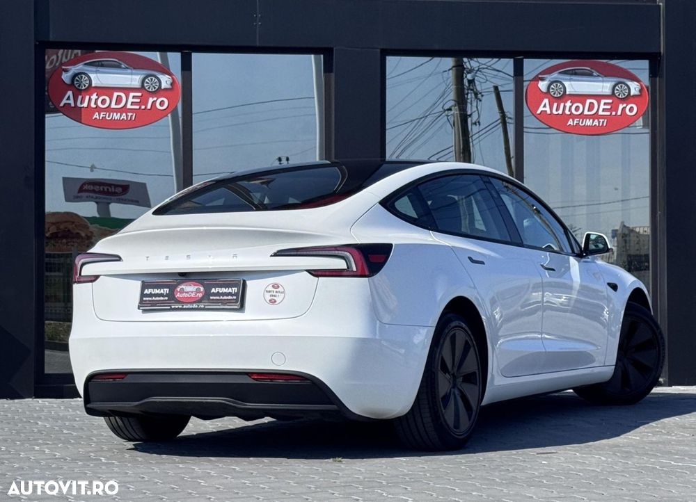 Tesla Model 3 - 4