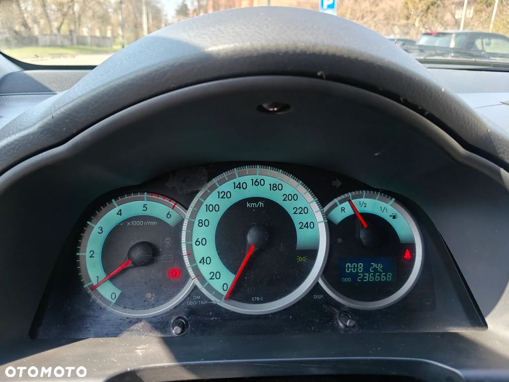 Toyota Corolla Verso 2.2 D-4D DPF Executive - 24