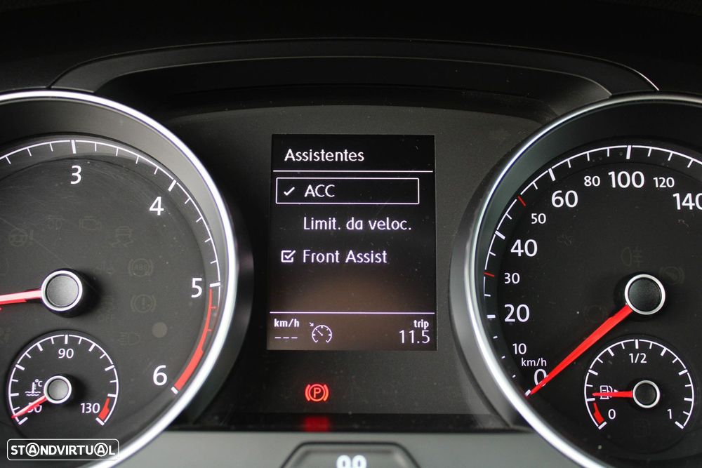 VW Golf 1.6 TDI Confortline - 29