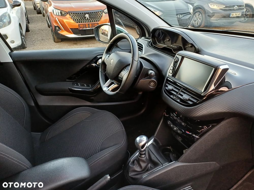 Peugeot 208 PureTech 110 Stop & Start Signature - 12