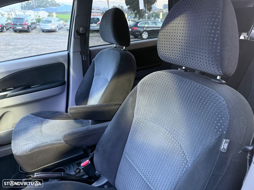 Mitsubishi Grandis 2.0 DI-D Sport - 10