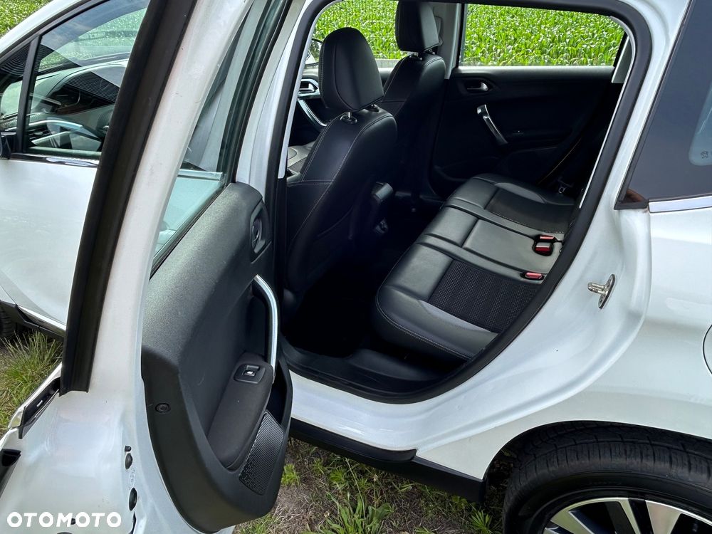 Peugeot 2008 1.6 e-HDi Allure S&S - 16