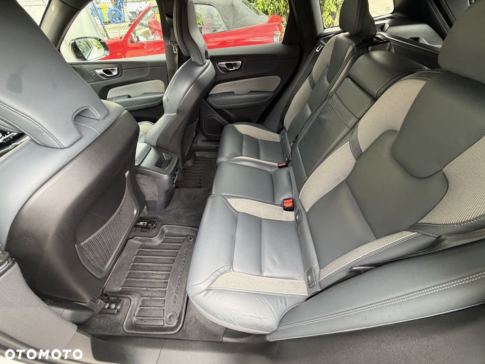 Volvo XC 60 T5 AWD R-Design - 11