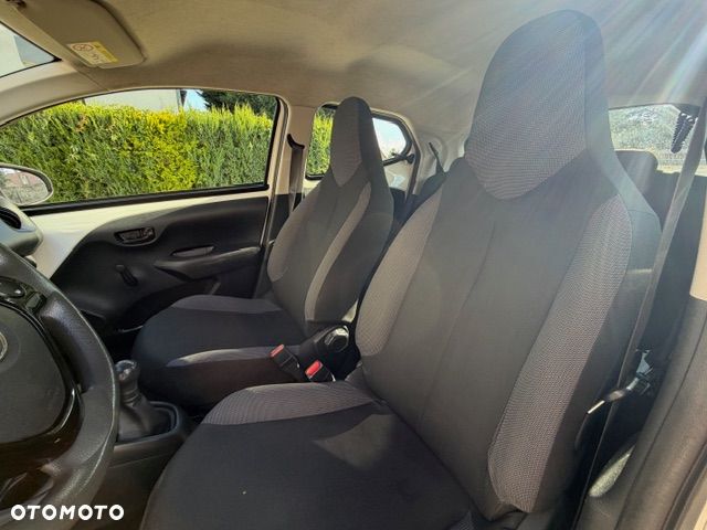 Toyota Aygo x - 11