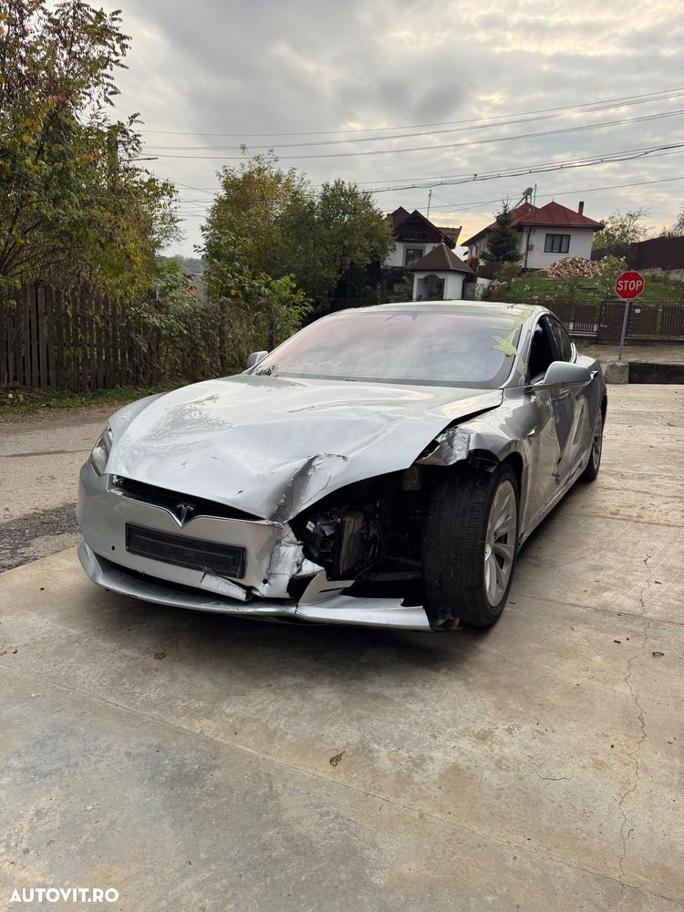 Tesla Model S - 4
