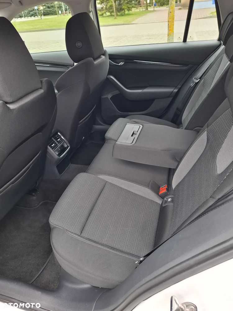 Skoda Octavia 2.0 TDI DSG Selection - 28