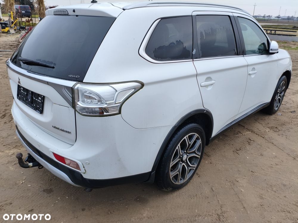 Mitsubishi Outlander - 3