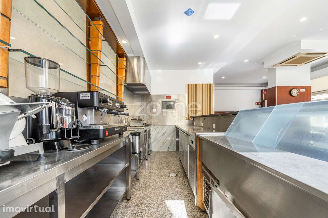 Espaço Comercial (Café) para Venda no Centro da Maia - Grande imagem: 2/17