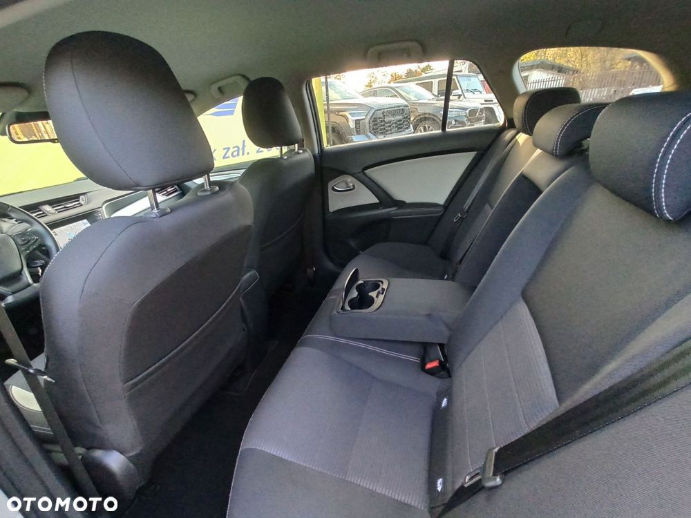 Toyota Avensis - 8