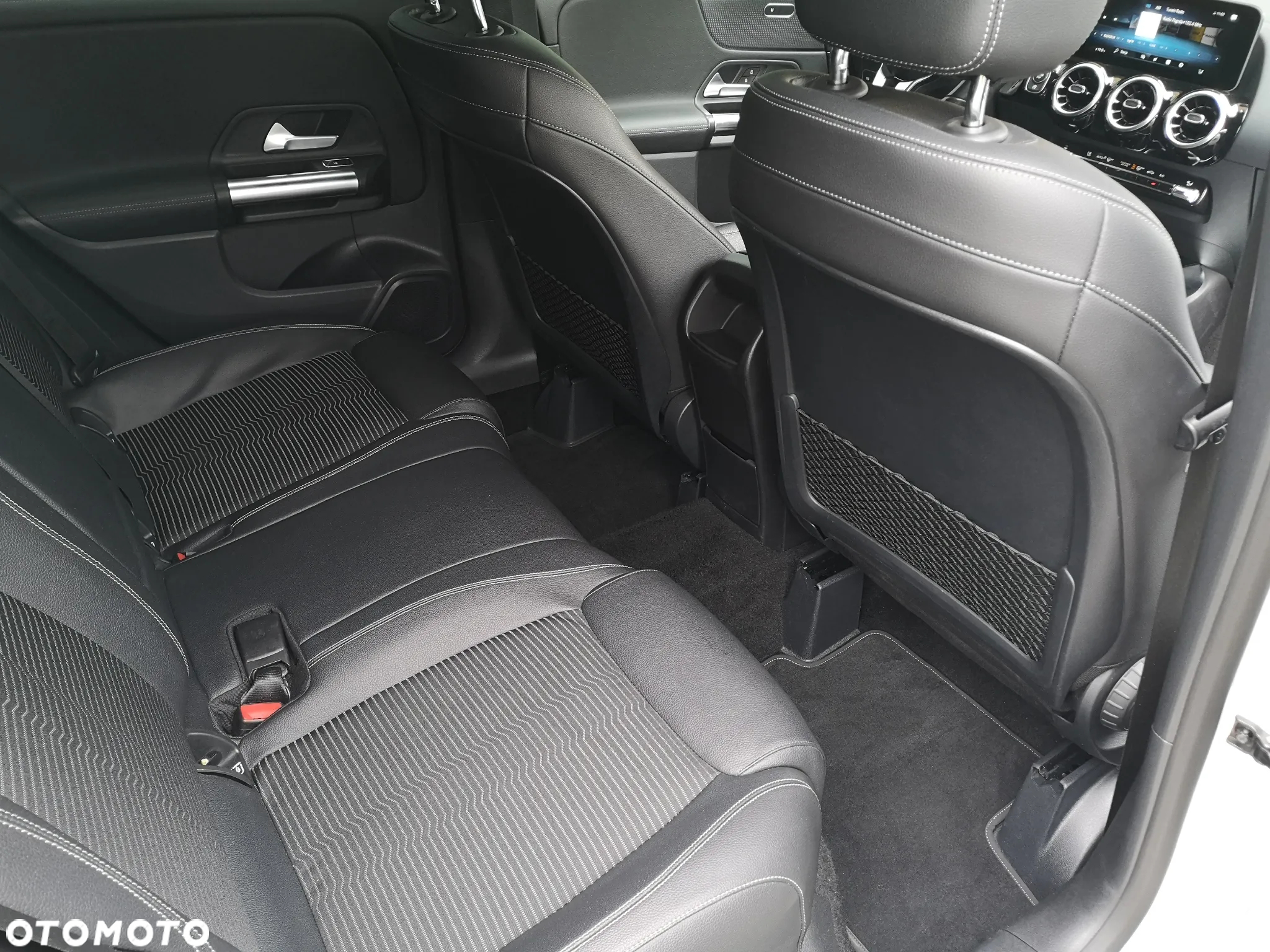 Mercedes-Benz Klasa B 250 AMG Line 7G-DCT - 35
