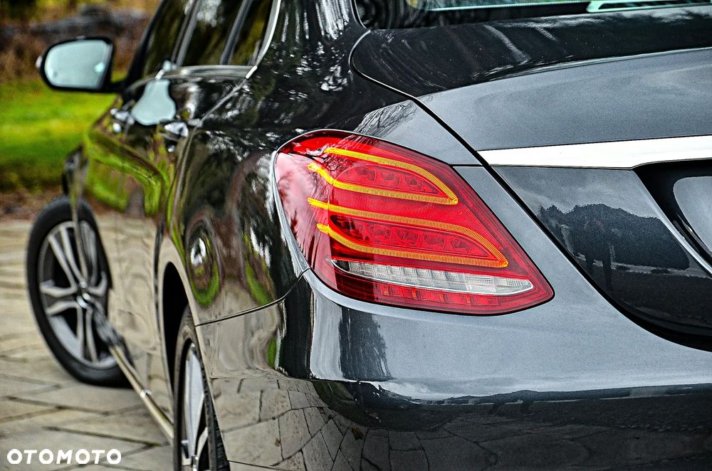 Mercedes-Benz Klasa C 180 7G-TRONIC Exclusive - 22