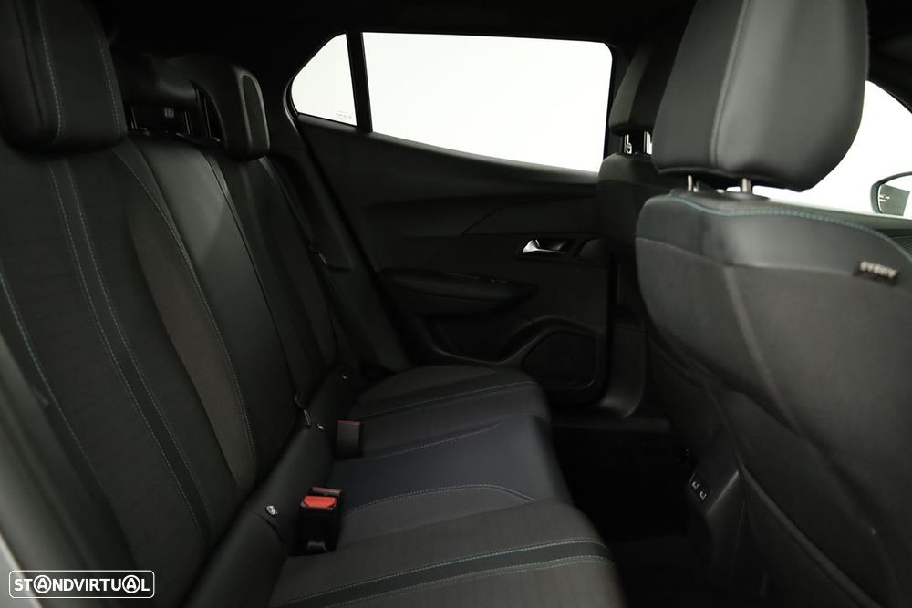 Peugeot 2008 1.2 PureTech Allure Pack EAT8 - 23