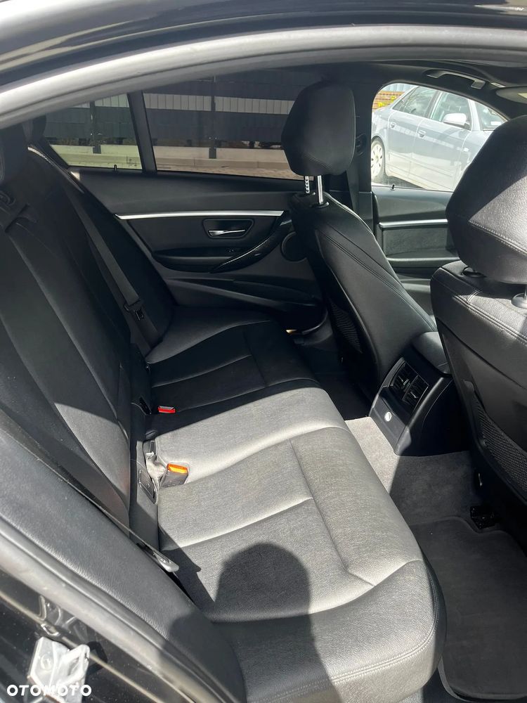 BMW Seria 3 330i Sport Line - 18