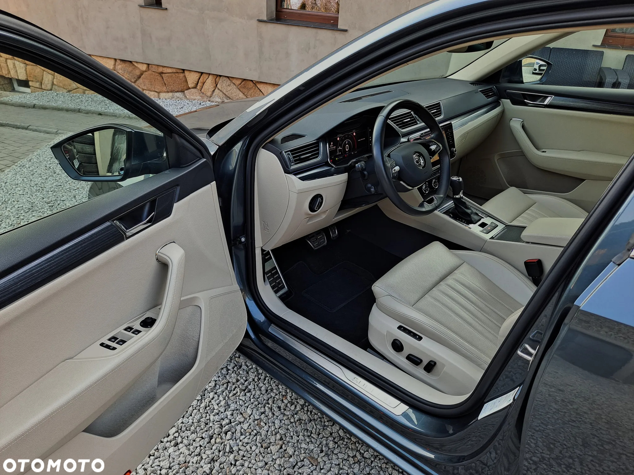 Skoda Superb 2.0 TDI DSG Premium Edition - 12