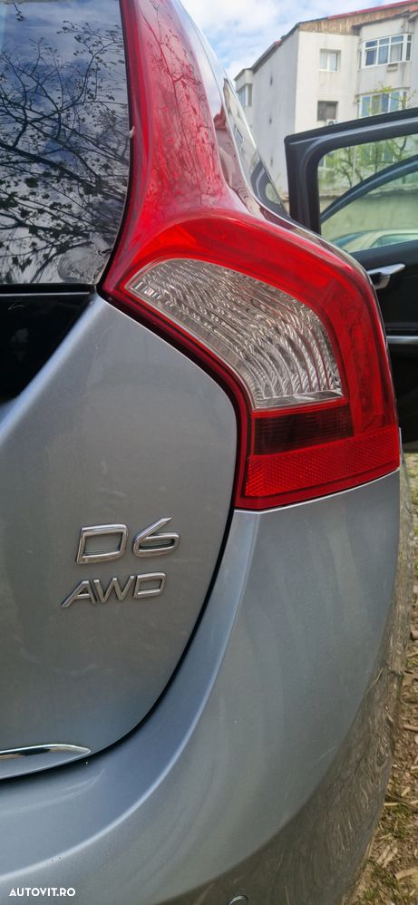 Volvo V60 D6 Plug-In-Hybrid AWD Geartronic Summum - 8