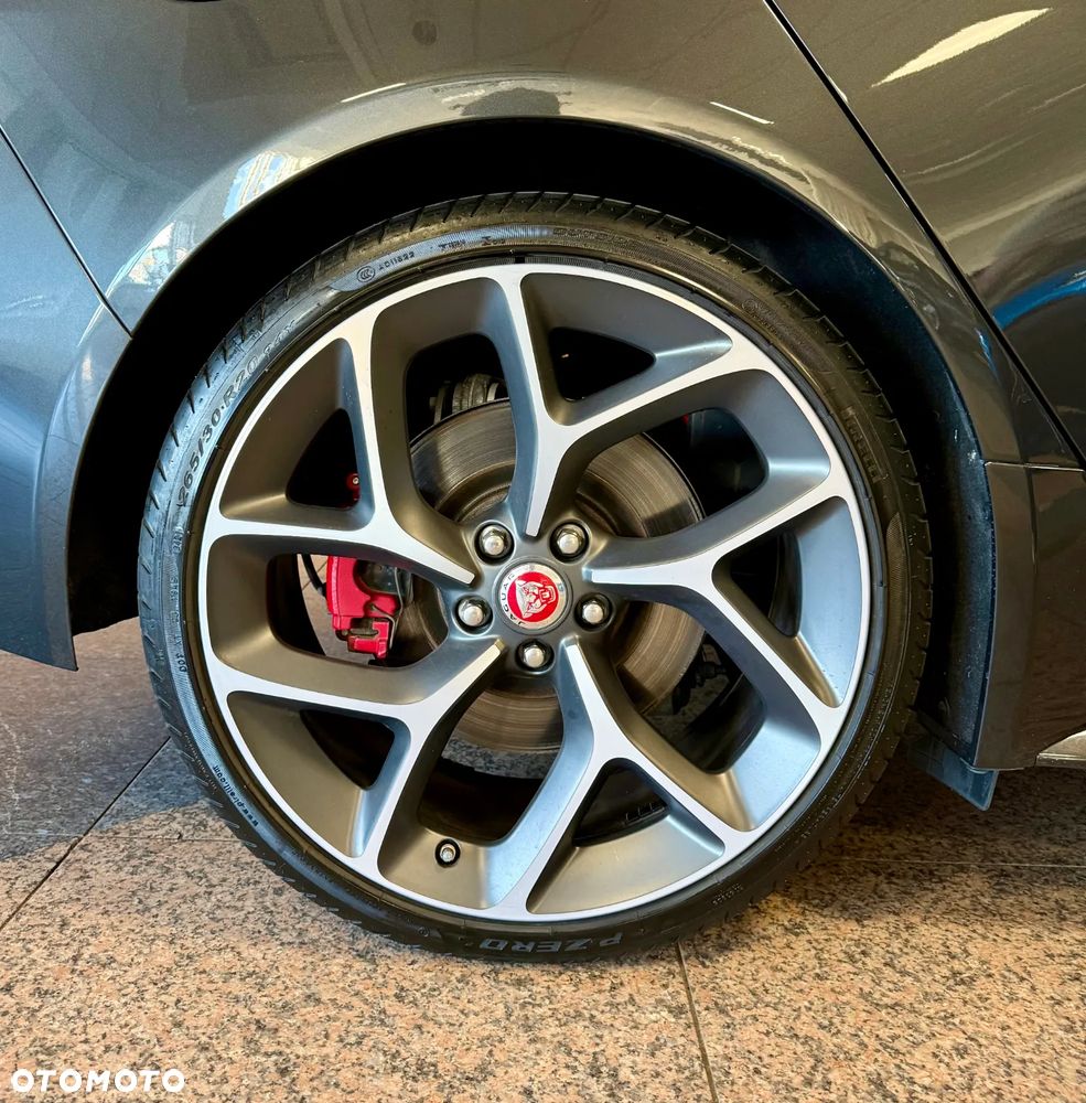 Jaguar XE - 23