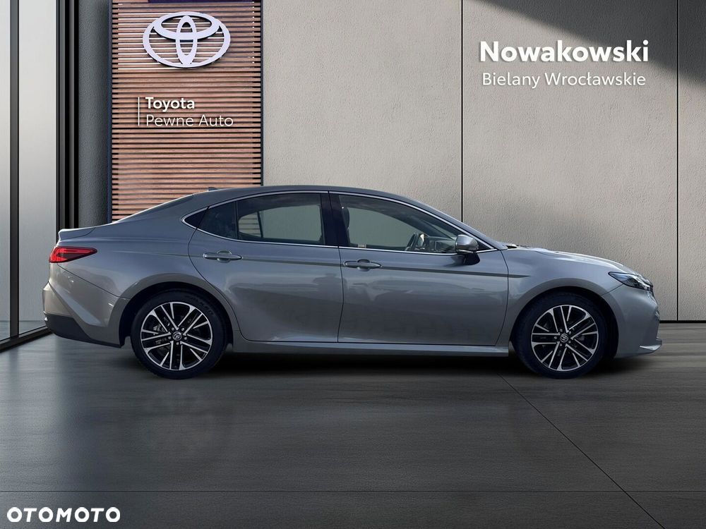 Toyota Camry - 28