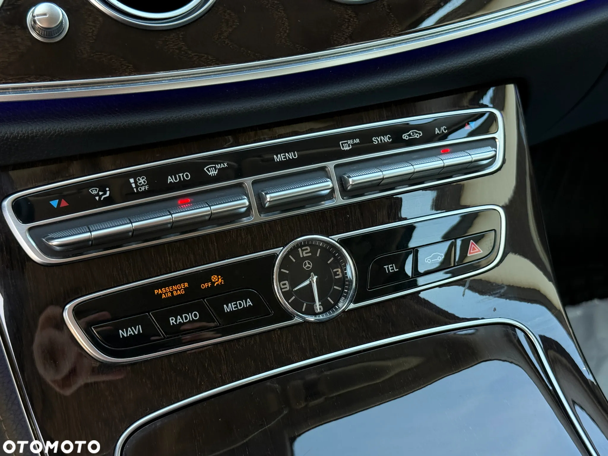 Mercedes-Benz Klasa E 220 d 4-Matic 9G-TRONIC - 21
