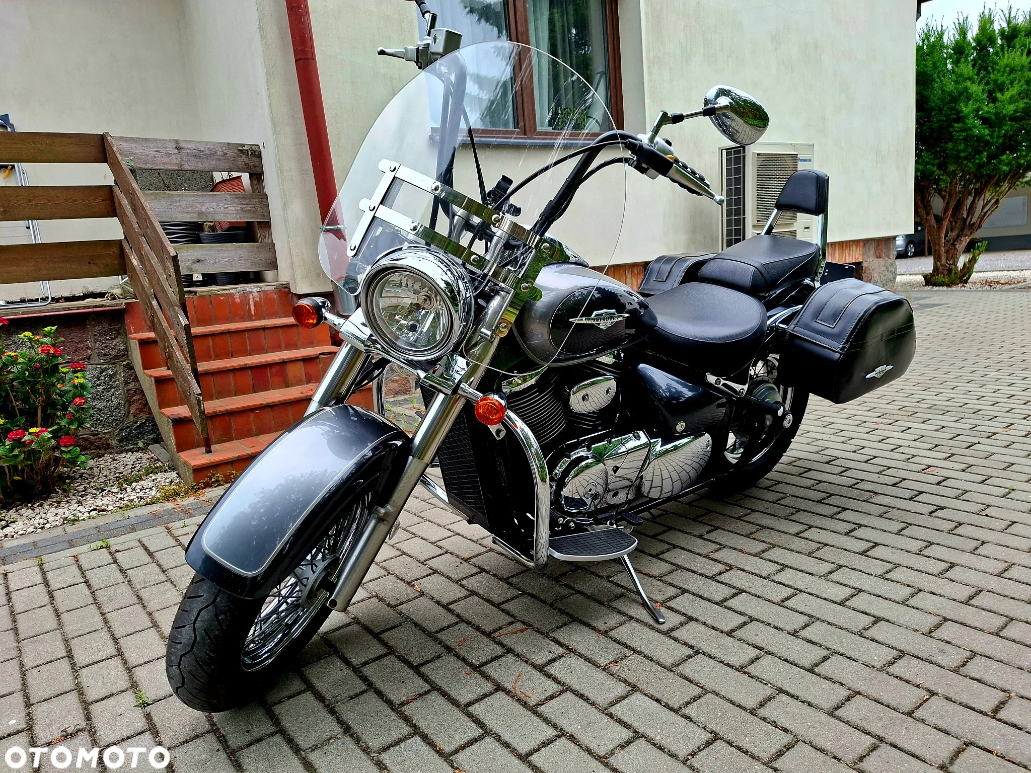 Suzuki Intruder - 10