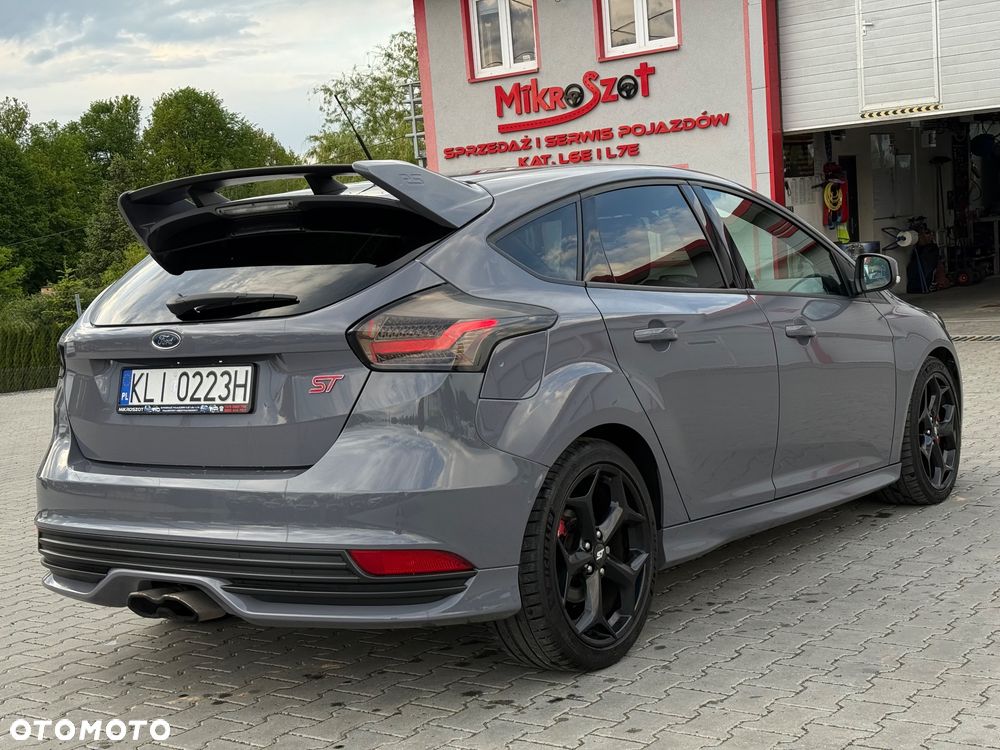 Ford Focus 2.0 EcoBoost ST - 10