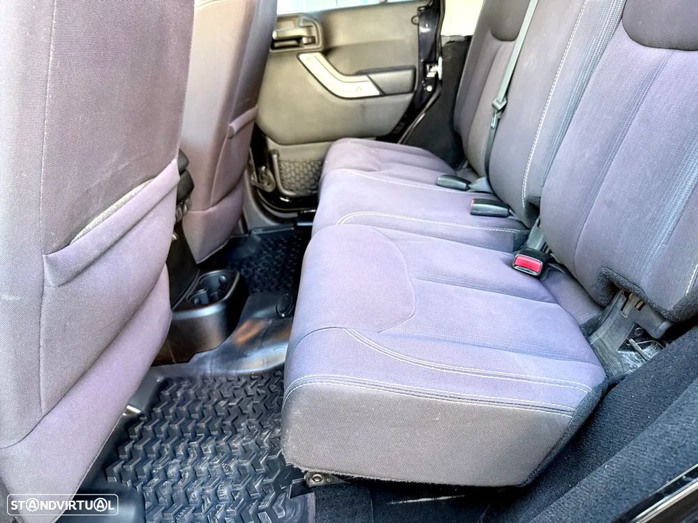 Jeep Wrangler Unlimited 2.8 CRD ATX Sahara Adventure Edition - 24