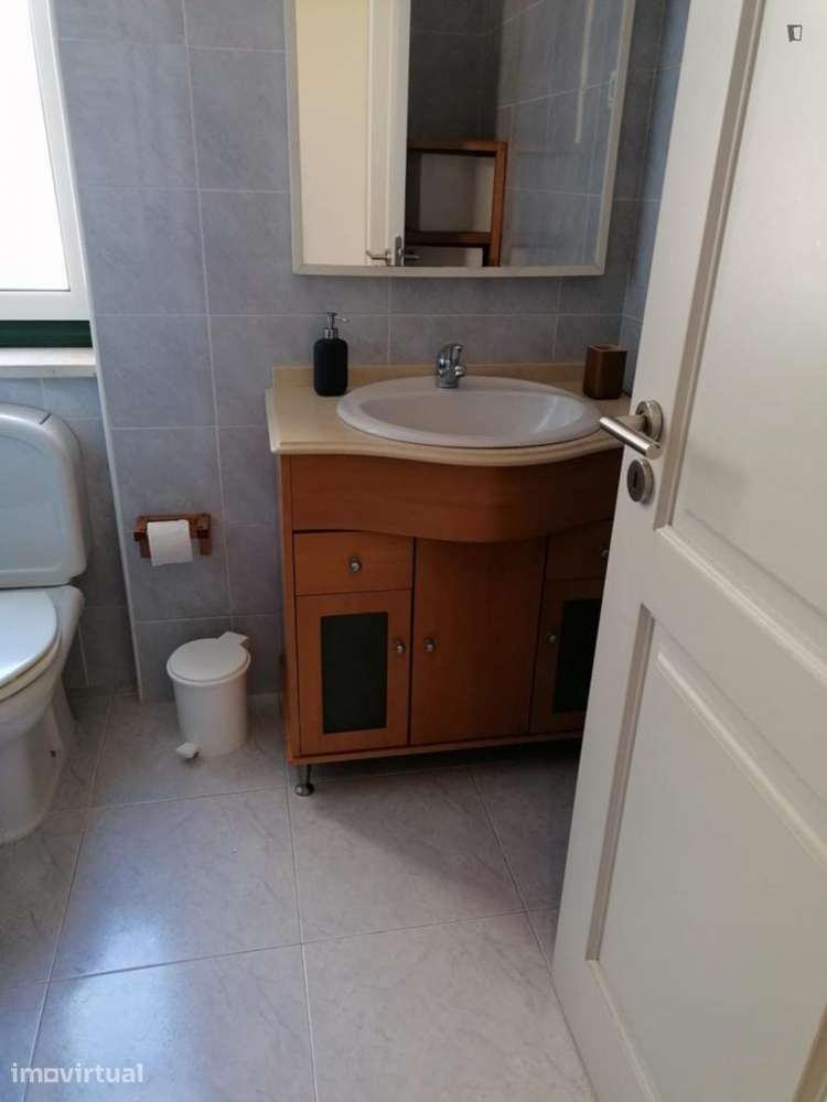 Quarto - localizado em Arroios Lisbon - Grande imagem: 5/8