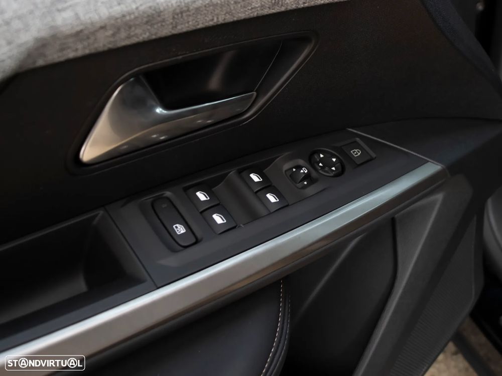 Peugeot 5008 1.2 Hybrid Allure e-DCS6 - 23