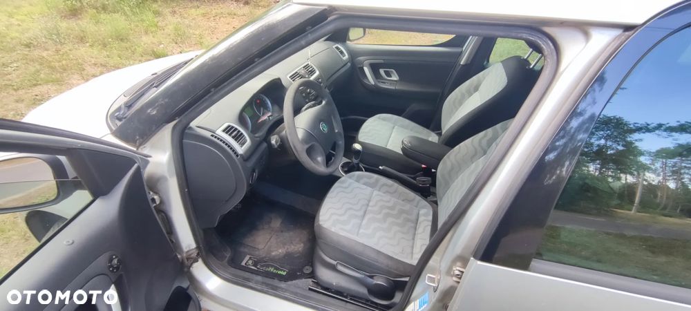 Skoda Roomster 1.4 MPI Active PLUS EDITION - 9