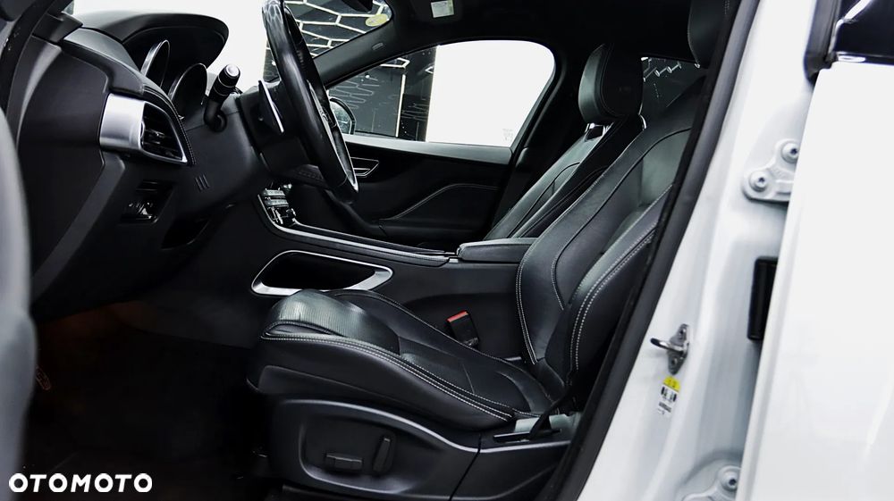 Jaguar F-Pace 20d AWD R-Sport - 21