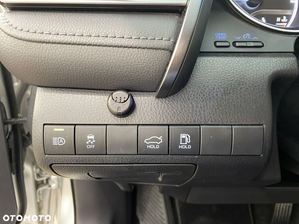 Toyota Camry - 27