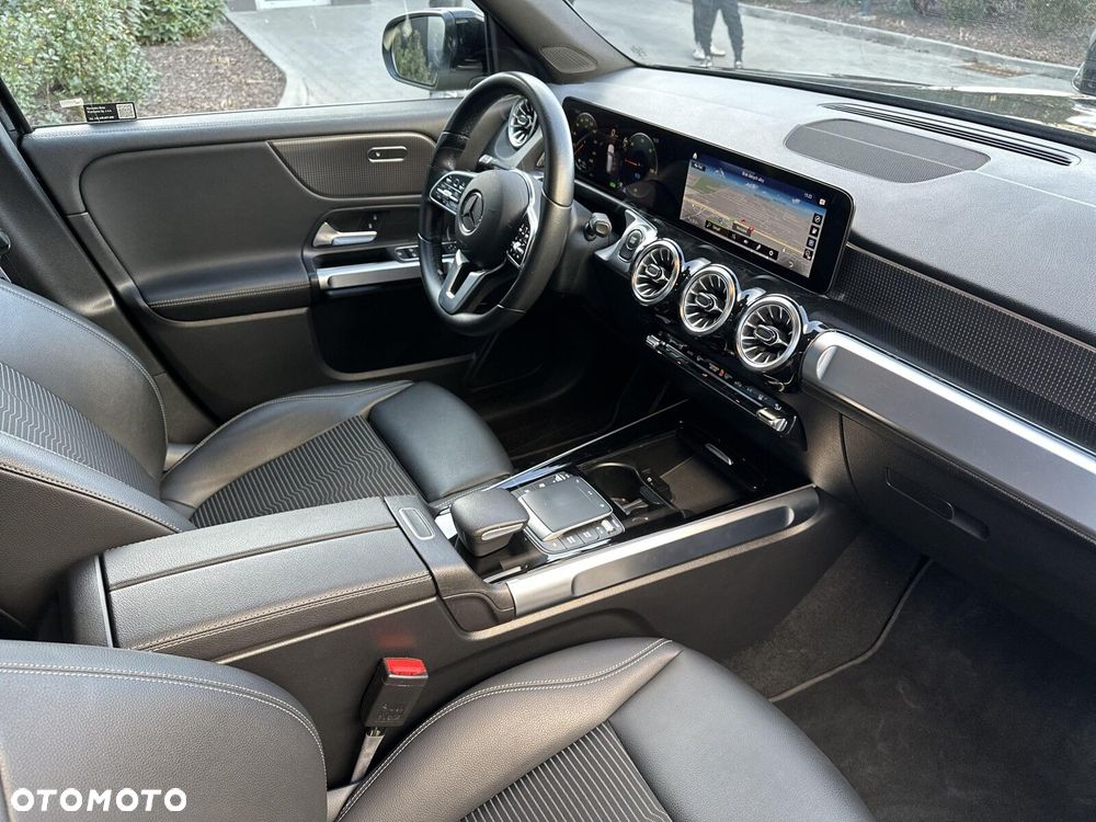 Mercedes-Benz EQB - 13