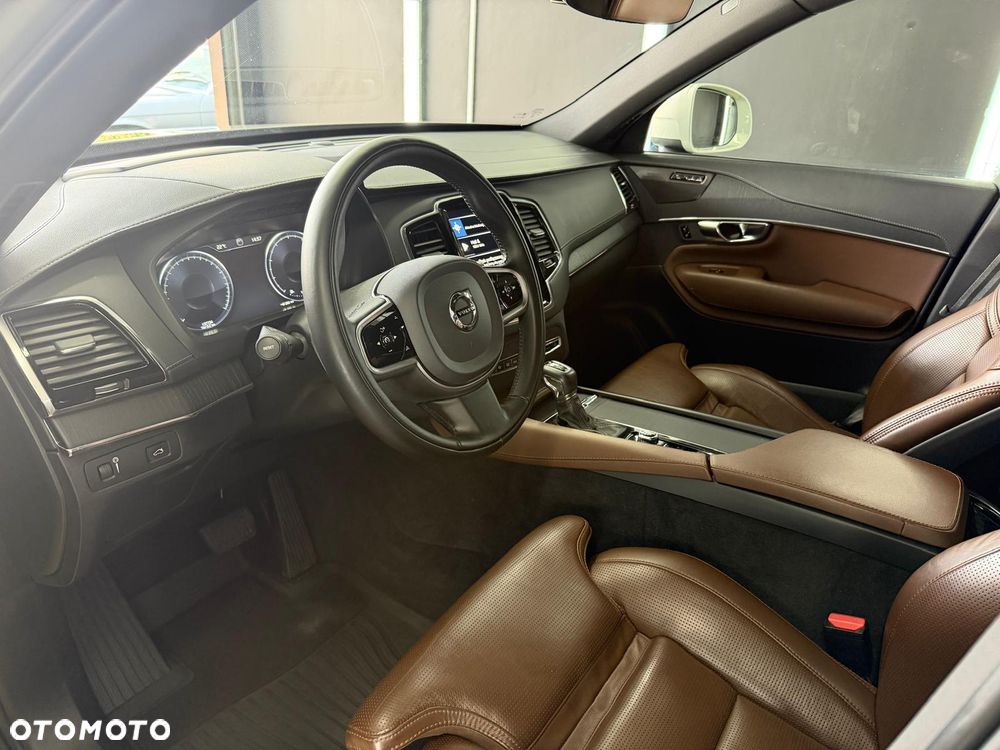 Volvo XC 90 - 8