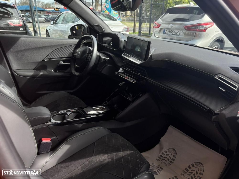 Peugeot e-2008 50 kWh GT - 32