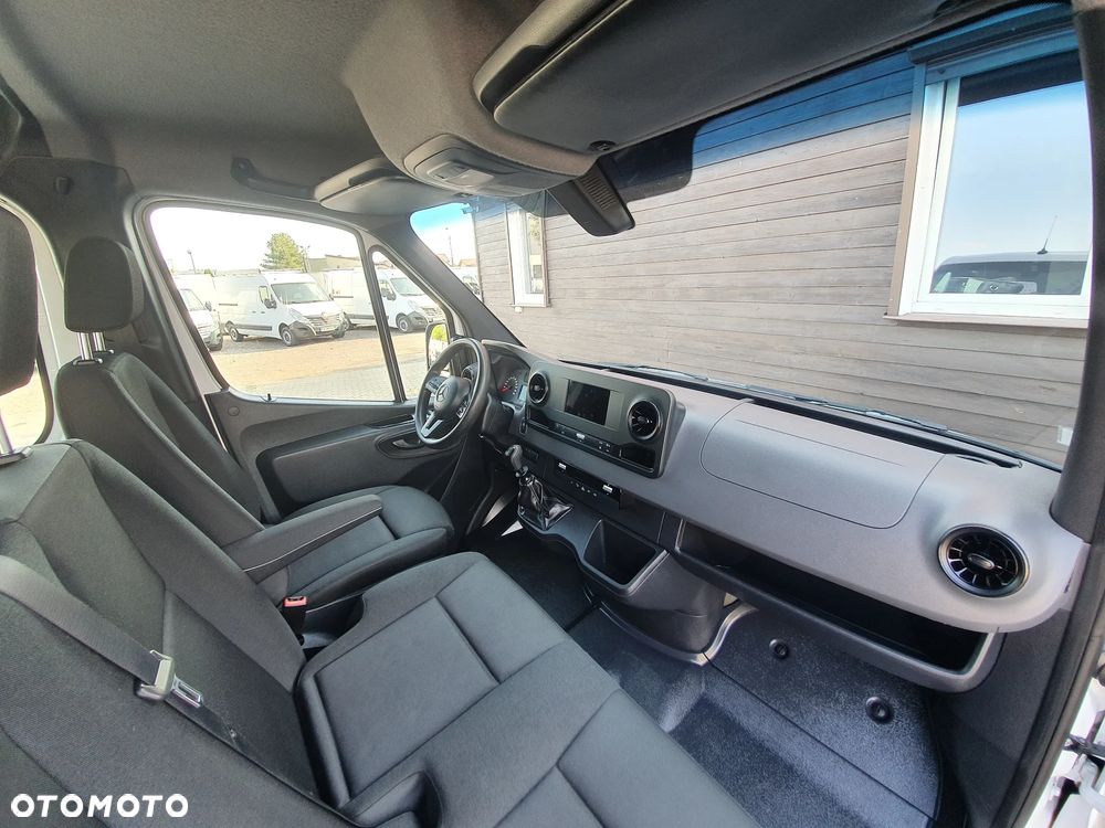 Mercedes-Benz Sprinter - 12