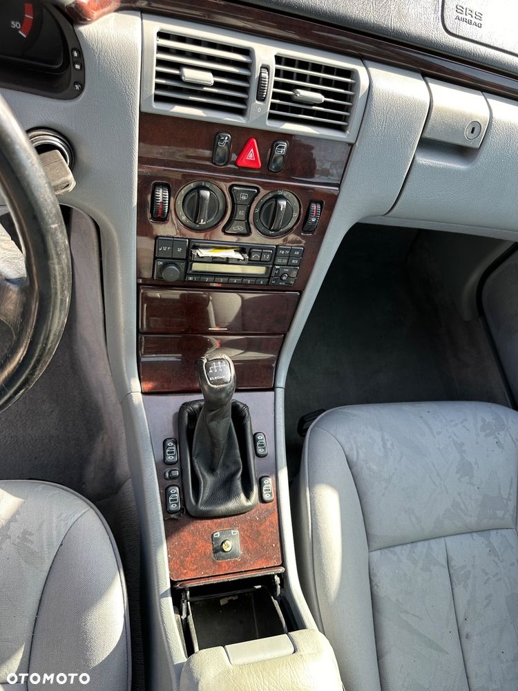 Mercedes e 210 2,9 td drzwi klapa zamek fotel szyba dach - 12