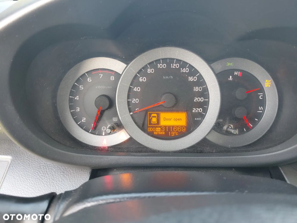 Toyota RAV4 - 8