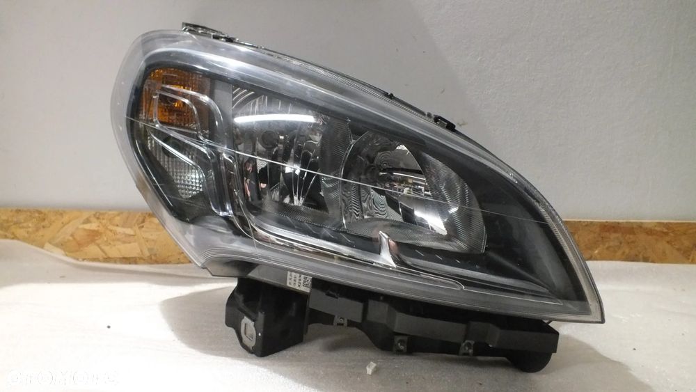 Lampa przednia prawa Fiat Doblo II lift - 1