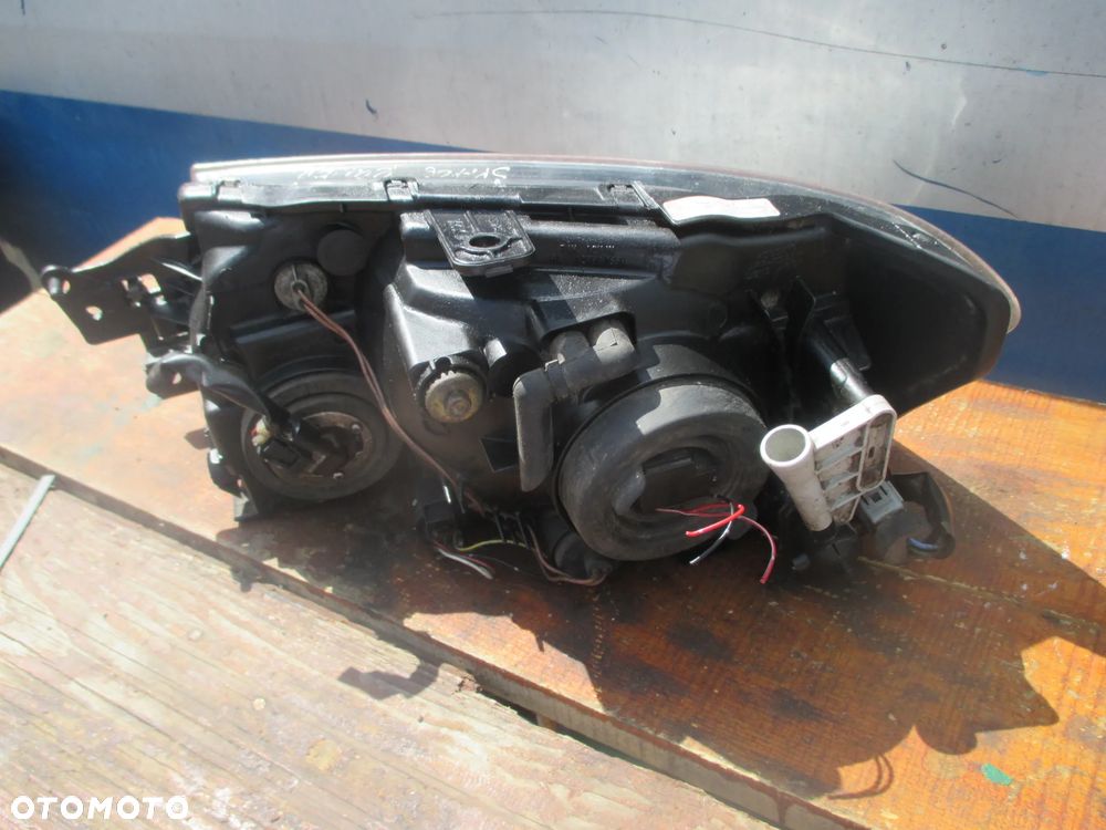 Lampa MITSUBISHI SPACE RUNNER - 10