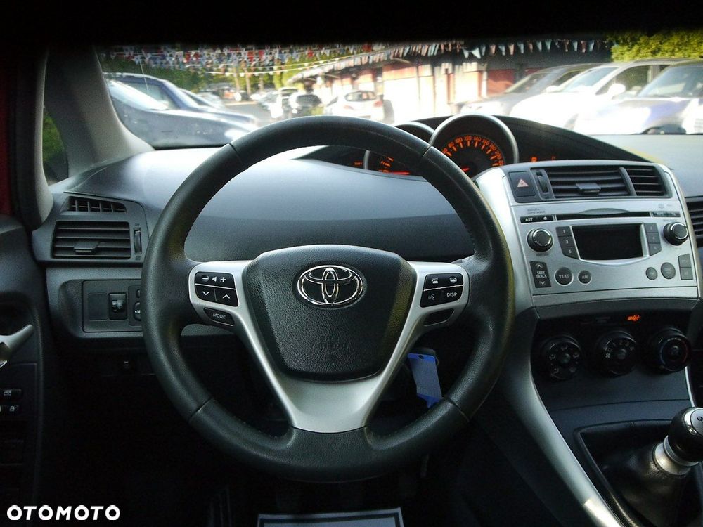 Toyota Verso 1.6 - 15