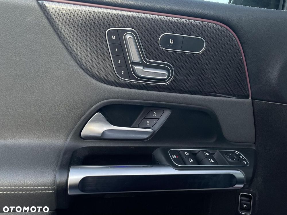 Mercedes-Benz GLB - 12