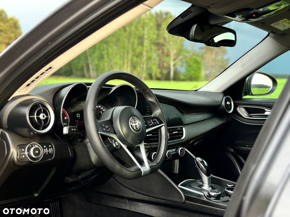 Alfa Romeo Giulia 2.2 AT8 Executive - 20