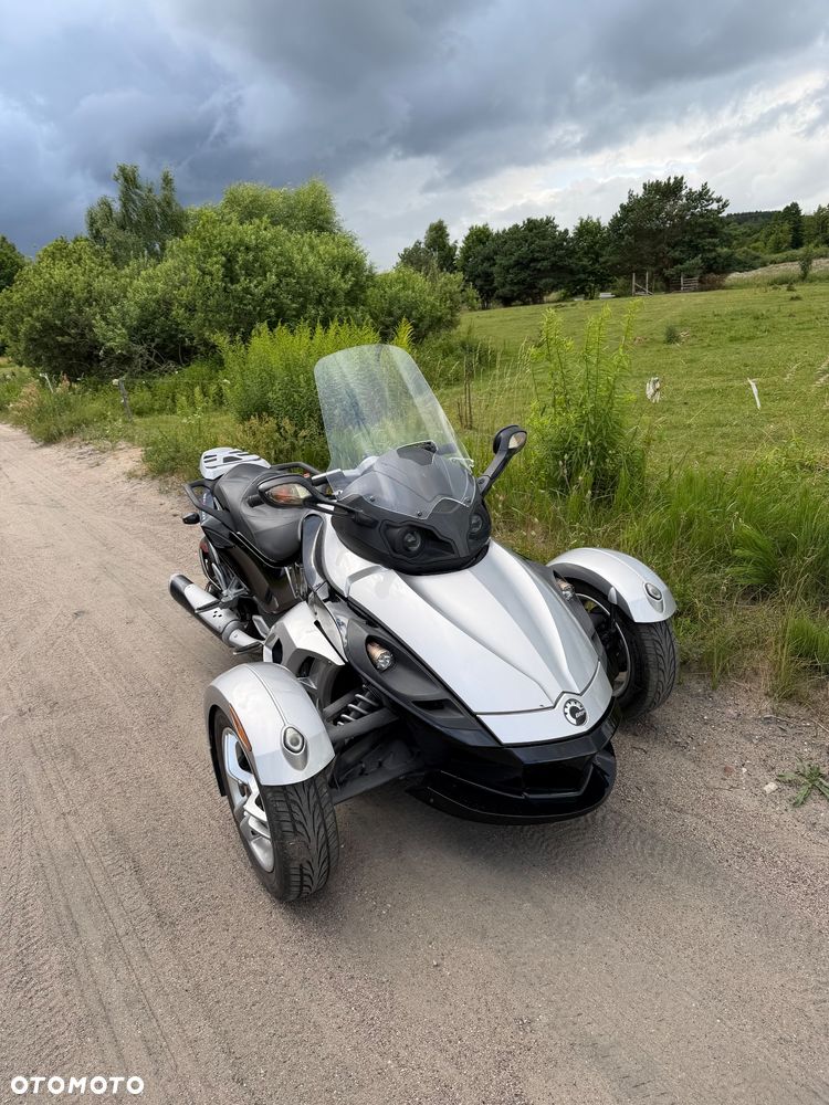 Can-Am Spyder - 25