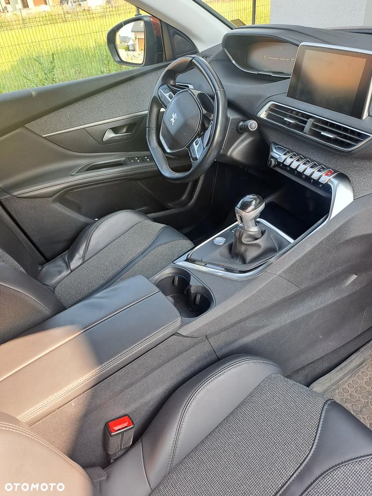 Peugeot 3008 1.2 PureTech Allure S&S - 24