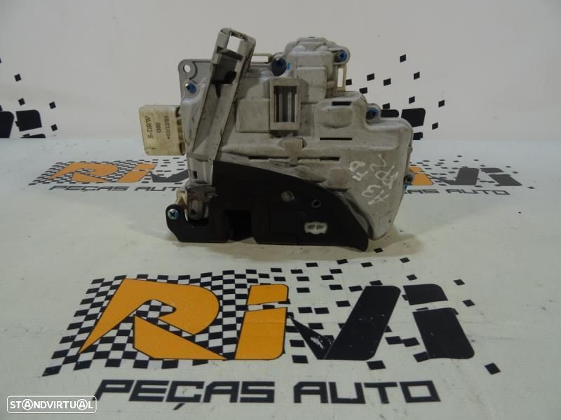 Fecho Da Porta Frente Direita Audi A3 (8P1)  4F2837016 / 4F2 837 016 - 1