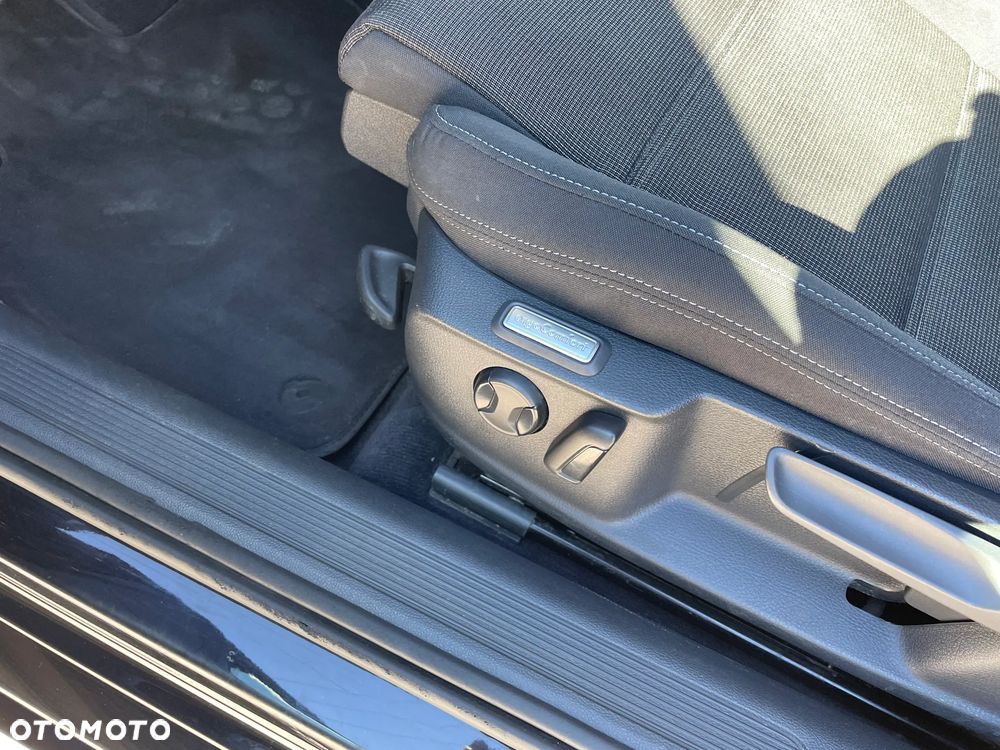 Volkswagen Passat - 25